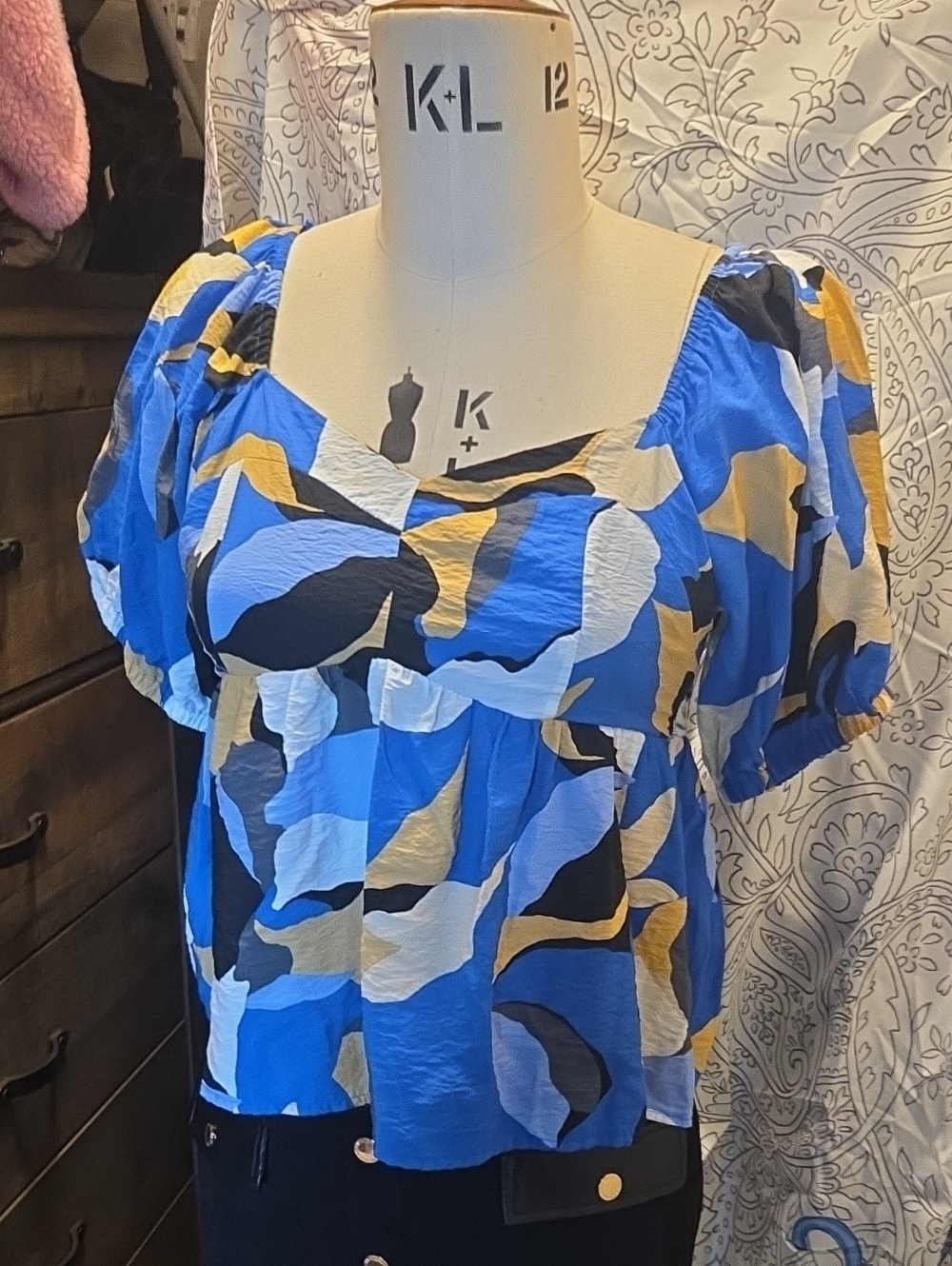 Nine West Blue, Gold, Black & White Abstract Puff Sleeve Blouse
